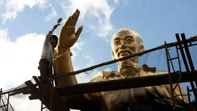 Một tượng Hồ Chí Minh ở Việt Nam
