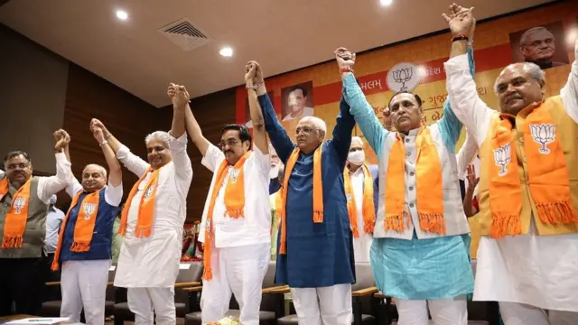 गुजरात में सत्ता का हस्तांतरण