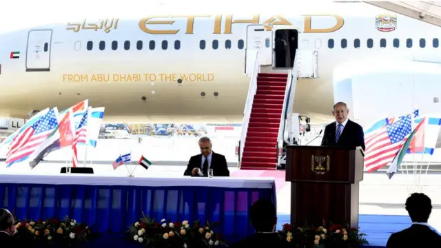 از سال ۲۰۲۰، شرکت‌های اماراتی اجازه پیدا کردند که برای پرواز به اسرائیل از حریم هوایی عربستان استفاده کنند