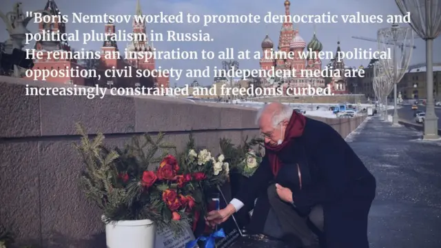 Боррель поклав квіти у Москві на честь Нємцова