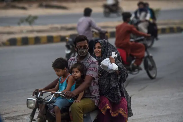 పాకిస్తాన్ లో కరోనా వైరస్.. ప్రయాణాలు