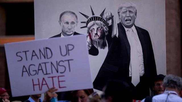 Protesta contra Donald Trump y su cercanía a Vladimir Putin