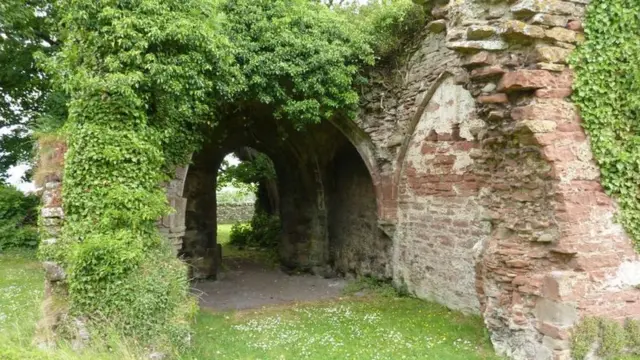 Развалины Линдорского аббатства