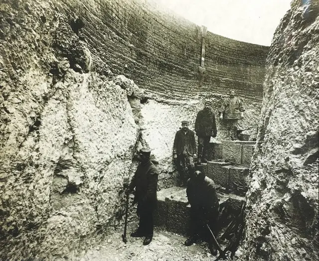 строительство маяка на Бичи-Хед