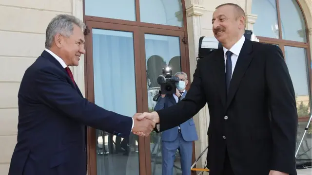 Rusiyanın müdafiə naziri Sergey Şoyqu və Azərbaycan Prezidenti İlham Əliyev