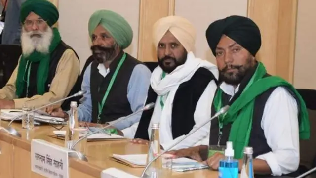 बैठक में मौजूद किसान नेता