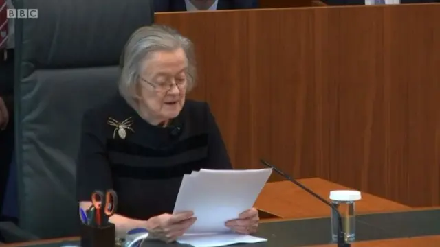 রায় ঘোষণা করছেন ব্রিটিশ সুপ্রিম কোর্টের বিচারপতিদের সভাপতি লেডি হেইল।