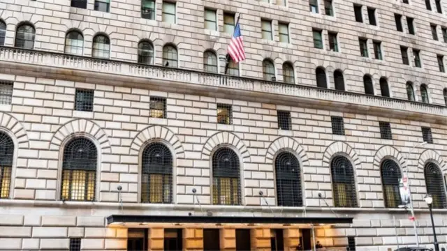 যুক্তরাষ্ট্রের ফেডারেল রিজার্ভ ব্যাংক অব নিউ ইয়র্কে রাখা বাংলাদেশ ব্যাংকের রিজার্ভ থেকে ওই বিপুল পরিমাণ অর্থ চুরি যায়