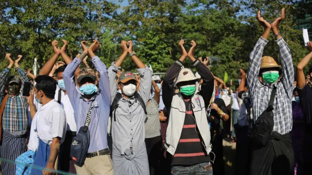 ရွေးကောက်ပွဲ ကော်မရှင်ကို ကြို့ကုန်းမှာ ဆန္ဒပြသူတွေ