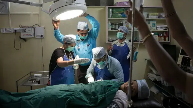 சிகிச்சை பெறும் பெண்