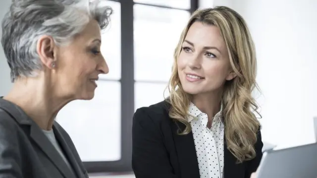 La franja de edad que tiene más difícil el acceso al mercado laboral es la de los mayores de 55 años.