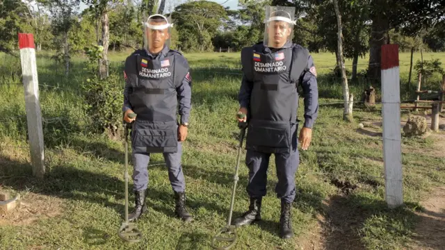 Hombres del batallón de desminado del Ejército (Foto: Natalio Cosoy/ BBC Mundo)