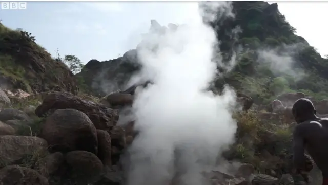 Haara bishaan danfaa uumamaa Aweetuu keessaa bahu