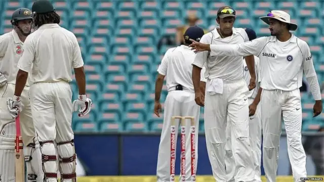 మంకీ గేట్ వివాదం