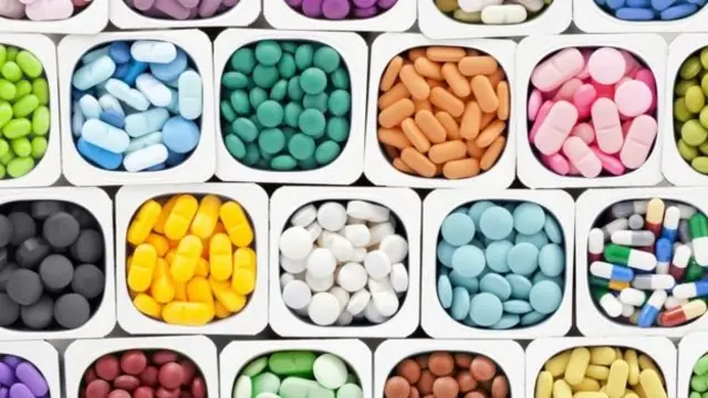 Porno filmdagi oriq emos