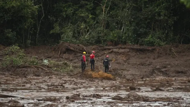 Bombeiros procuram sobreviventesjogo loteria pelo aplicativolamajogo loteria pelo aplicativoBrumadinho