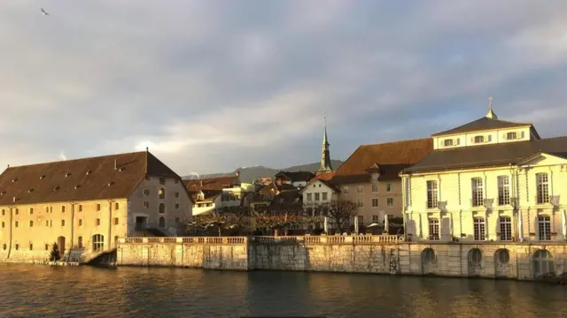 ما سر "تقديس" بلدة سويسرية للرقم 11؟