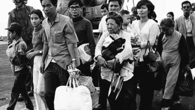 Người tị nạn Việt Nam trên đường từ Nhật Bản sang Mỹ vào năm 1975