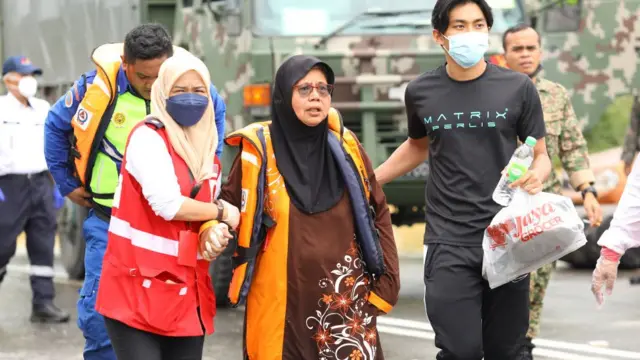 மலேசியாவை மிரள வைத்த மழை