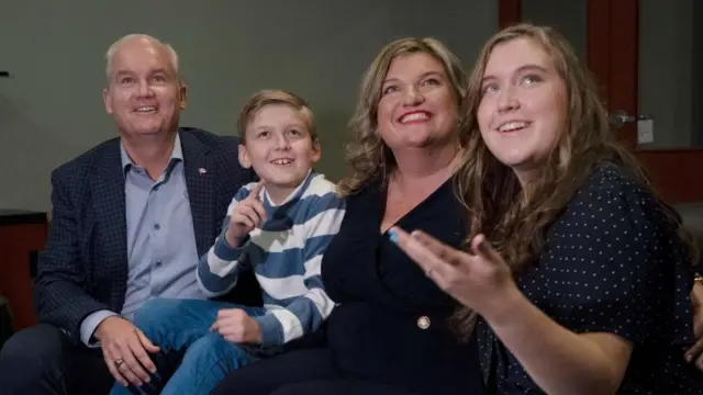 કૅનેડાની કન્ઝર્વેટિવ પાર્ટીના નેતા એરિન ઓટૂલ પરિવાર સાથે.