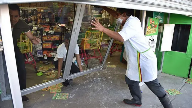 Negocio mexicano tras un asalto.