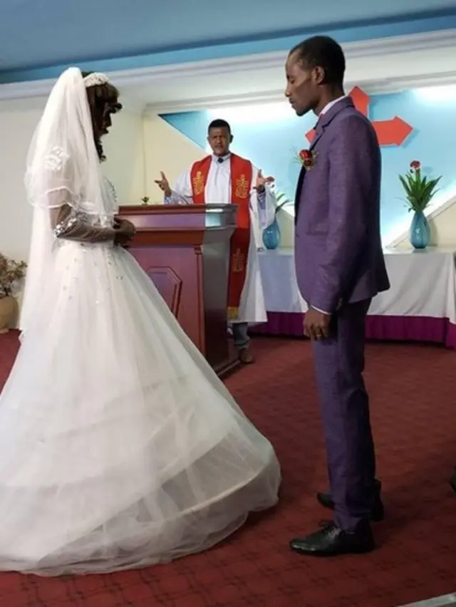 በቤተክርስትያን ቃልኪዳን ስነስርዓት ሲፈፅሙ