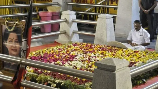 ஓபிஎஸ் தியானம்