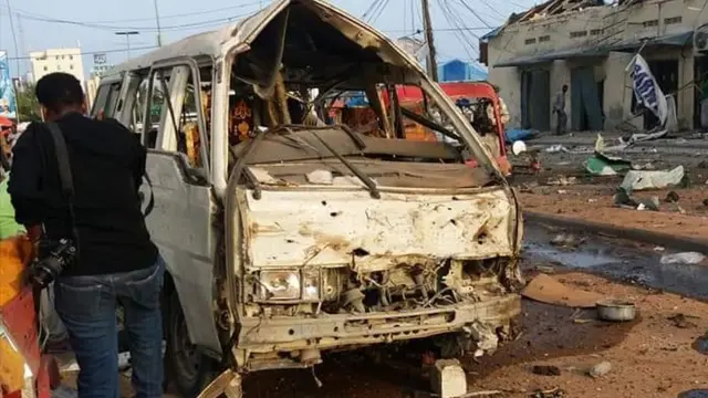 Gaari qaraxa ku burburay