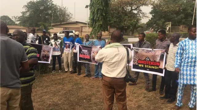 Awọn eeyan to n sewọde lori ifẹsẹmulẹ eto Amotekun