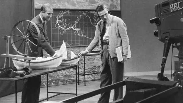 1957-ci ilin mayında hersoq əvvəlki qışda Birlik ölkələrinə dörd ay yarımlıq səyahəti barədə BBC-də veriliş təqdim edir