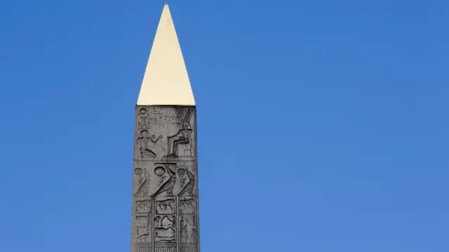 مسلة الأقصر في ميدان الكونكورد في باريس