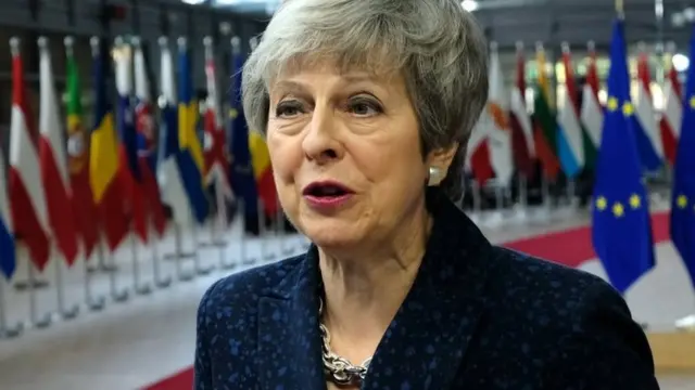 Theresa May falawww 22 betBruxelas, com várias bandeiraswww 22 betpaíses europeus atrás