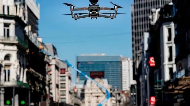 дрон летящий в Брюсселе