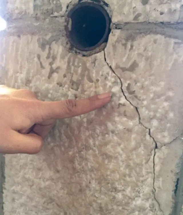 ترک در برج آزادی