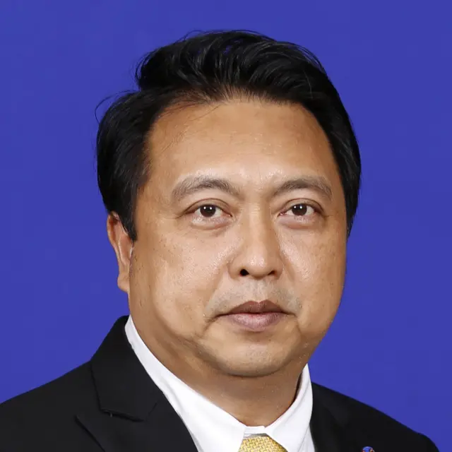 นายสุชาติ ชมกลิ่น