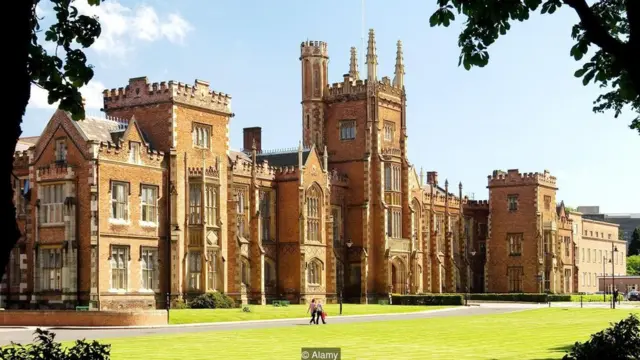 벨파스트의 퀸즈대학 건물 모습.