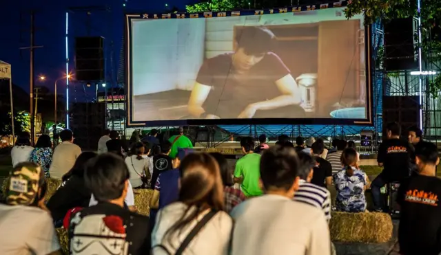 "หนังกลางแปลงทลายอะไรหลายอย่างออกไป"