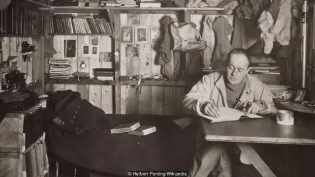 Herbert Ponting/Wikipedia