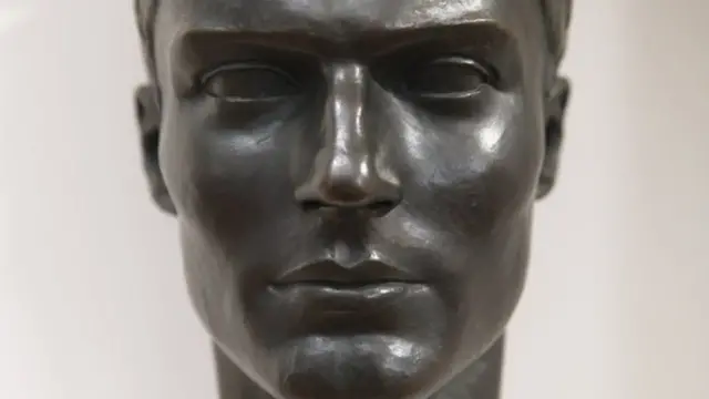 የወጣቱ መኮንን ሐውልት