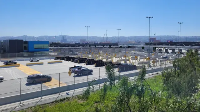 Cruce de autos desde Estados Unidos hacia México en la Garita Internacional de San Ysidro el 15 de marzo de 2022.