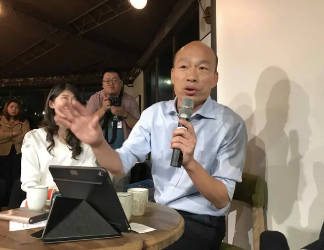 韩国瑜"炫风北上"参加"北漂青年座谈"，吸引不少高雄年轻族群去聆听。