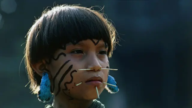 Niña yanomami en Venezuela