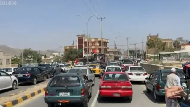 Хабарларга кўра, Кобулдан кўплаб аҳоли қочишга интилмоқда.