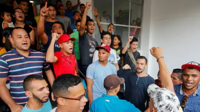 Soldados venezolanos en Colombia