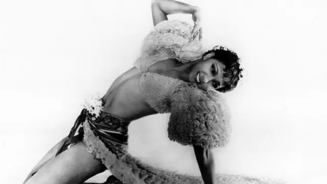 जोसेफिन बेकर ने अपने करियर की शुरुआत डांसिंग से की थी।