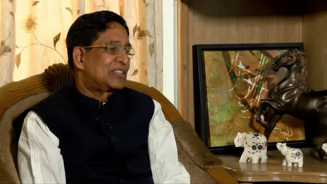 আওয়ামী লীগের সভাপতিমণ্ডলীর সদস্য ড. আব্দুর রাজ্জাক বলছেন, নির্বাচনের মাধ্যমে জনগনের কাছে সরকারের উন্নয়নের বার্তা পৌছে দিতে চান তারা।