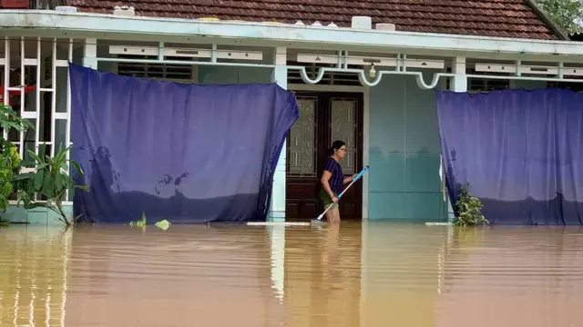 Nước lũ rút khoảng 50-70 cm sáng nay ở xã Hải Hưng, huyện Hải Lăng, Quảng Trị