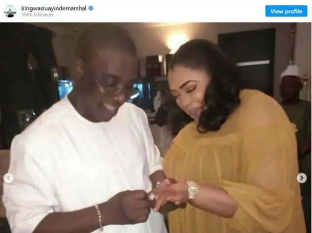 Bayii ni Wasiu ayinde ṣe fun Titi ni oruka igbeyawo lọdun 2018 nibi ayẹyẹ igbeaywo ti wọn ṣe nilu Ijebu Ode