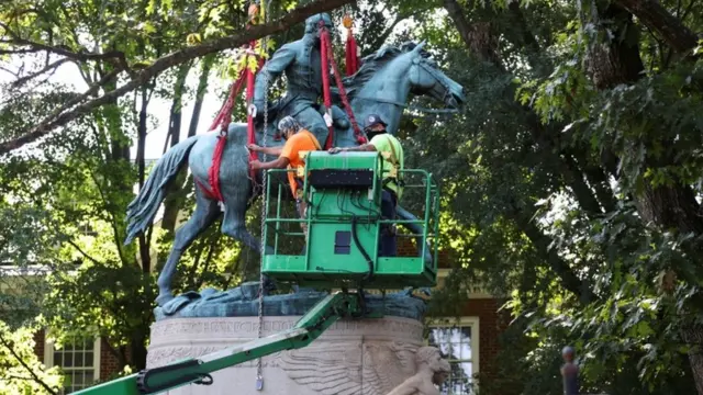 Памятник генералу Джексону снимают с постамента