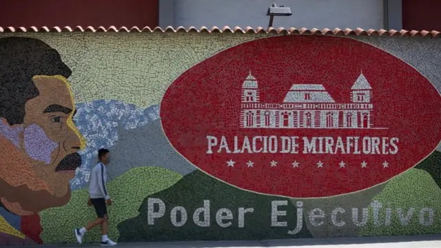 Los críticos de las sanciones dicen que agravan el efecto sobre la población de las malas políticas del gobierno.